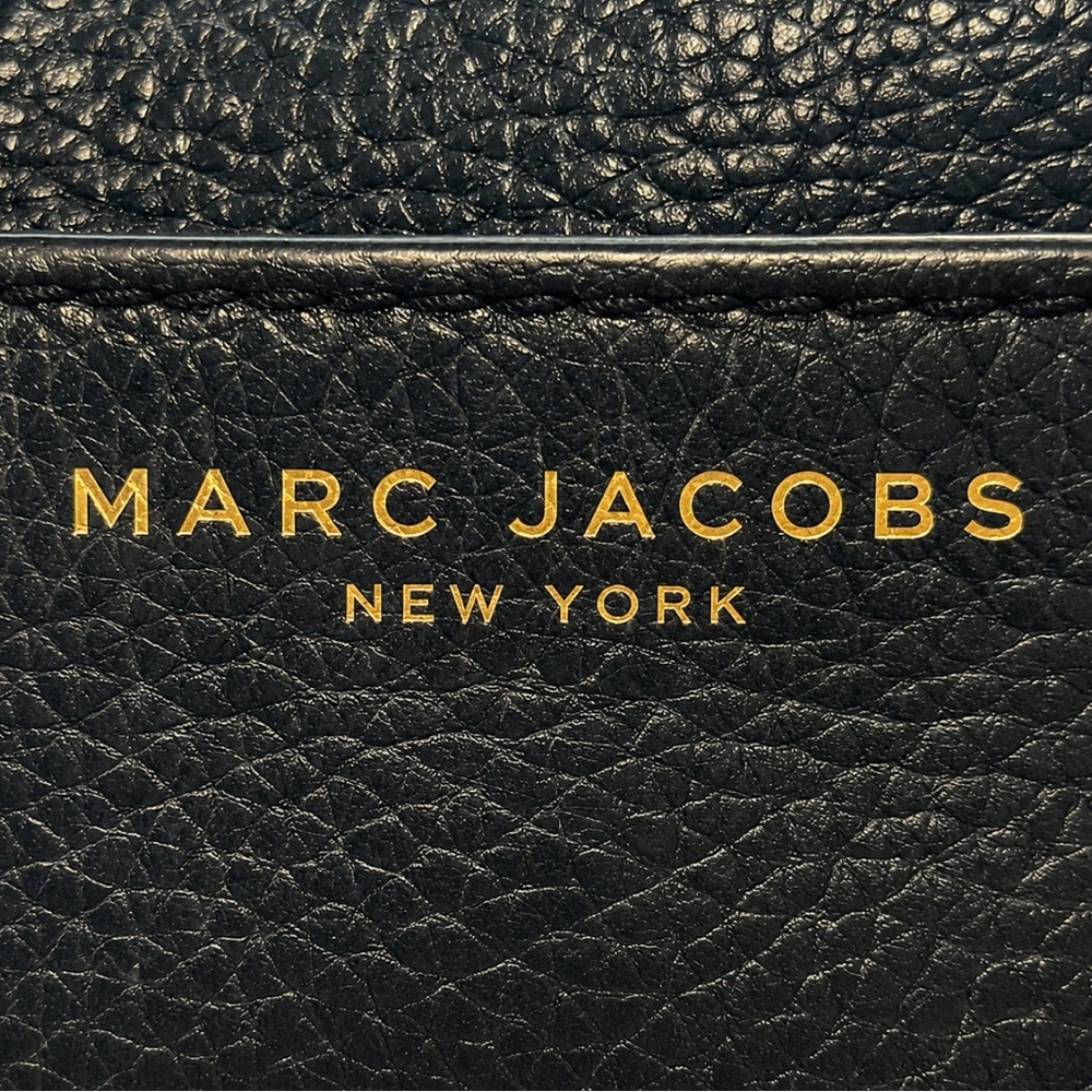 Marc Jacobs Black Pebbled Leather crossbody handbag for women